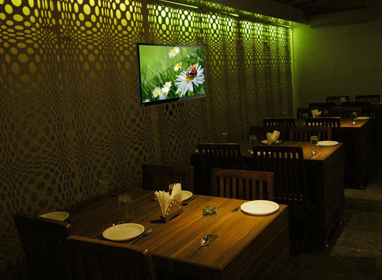 Oyo 10672 Hotel Riviera นาสิก ภายนอก รูปภาพ
