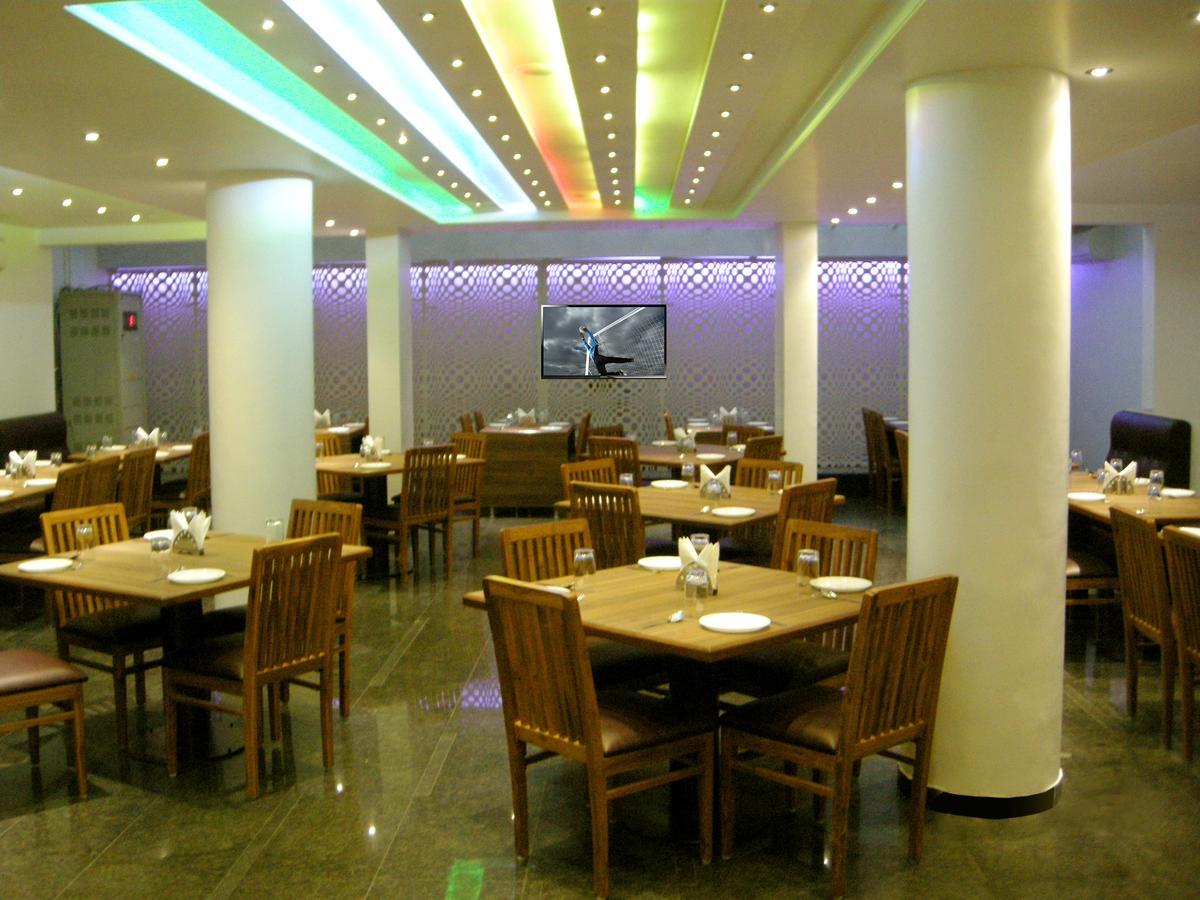 Oyo 10672 Hotel Riviera นาสิก ภายนอก รูปภาพ