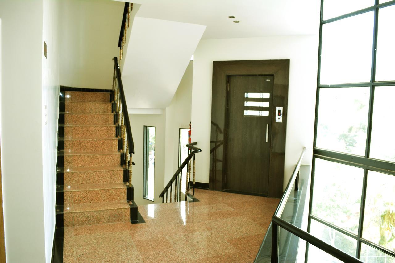 Oyo 10672 Hotel Riviera นาสิก ภายนอก รูปภาพ