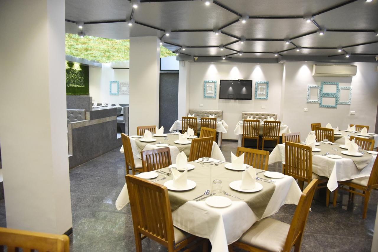 Oyo 10672 Hotel Riviera นาสิก ภายนอก รูปภาพ