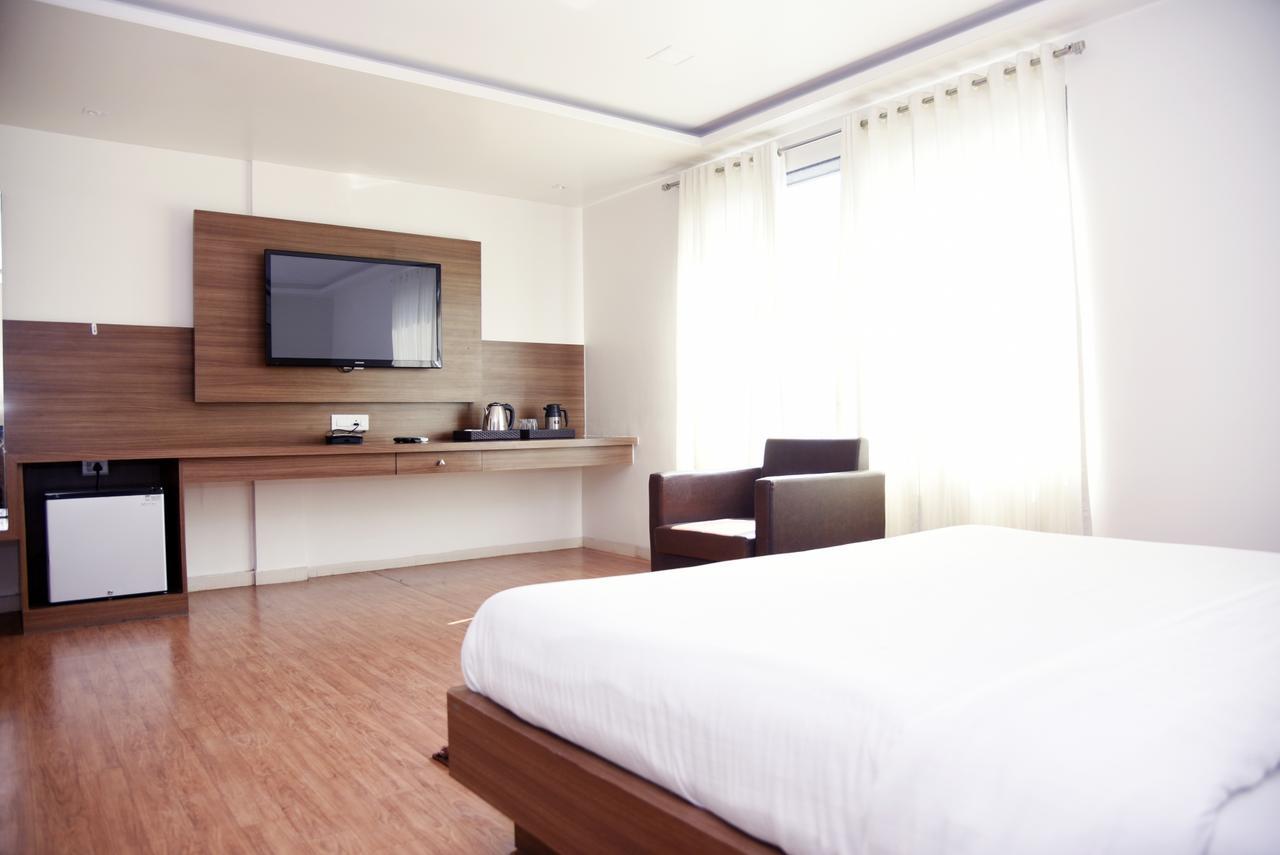 Oyo 10672 Hotel Riviera นาสิก ภายนอก รูปภาพ