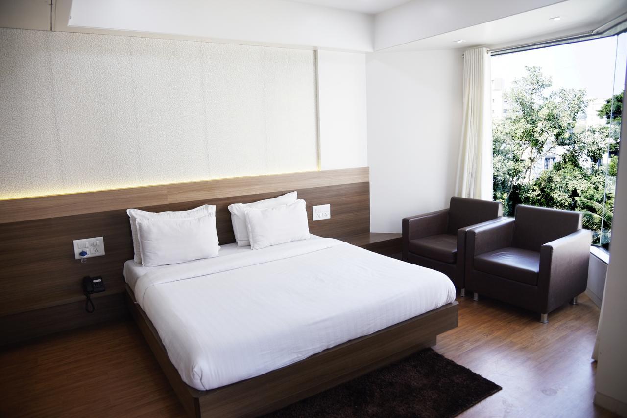 Oyo 10672 Hotel Riviera นาสิก ภายนอก รูปภาพ