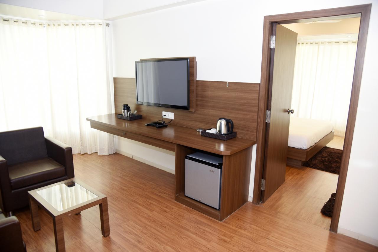 Oyo 10672 Hotel Riviera นาสิก ภายนอก รูปภาพ