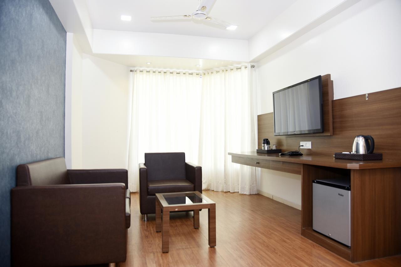 Oyo 10672 Hotel Riviera นาสิก ภายนอก รูปภาพ