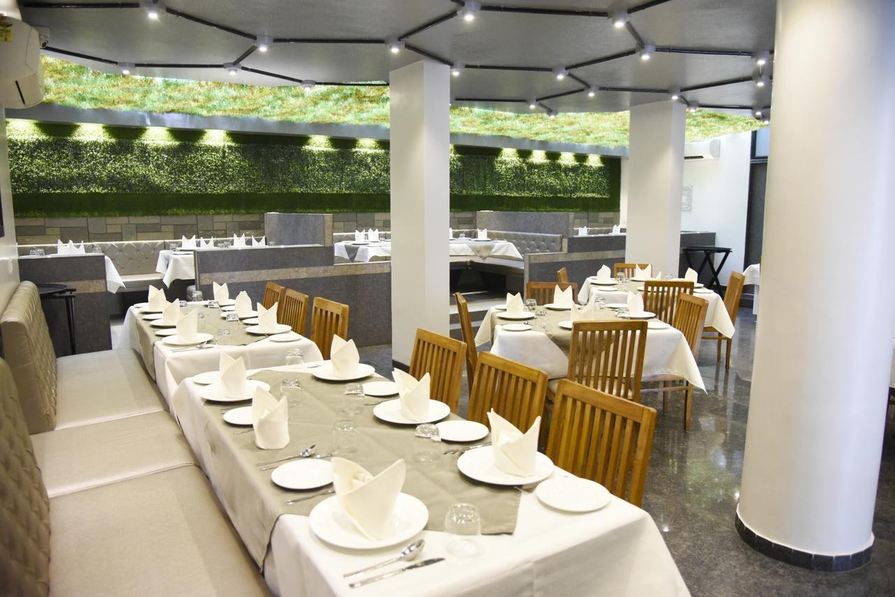 Oyo 10672 Hotel Riviera นาสิก ภายนอก รูปภาพ