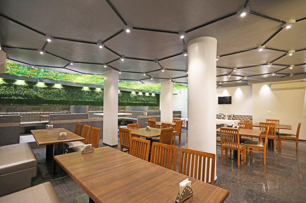 Oyo 10672 Hotel Riviera นาสิก ภายนอก รูปภาพ